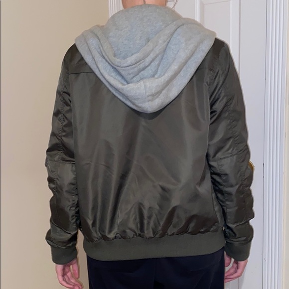 Bomber with hood - Picture 2 of 3